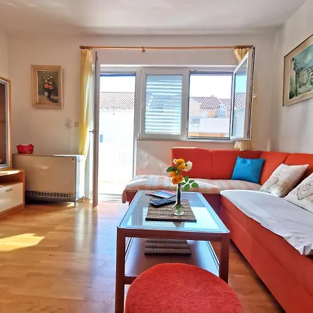 Tonka アパート ムリニ