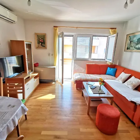 Tonka アパート ムリニ