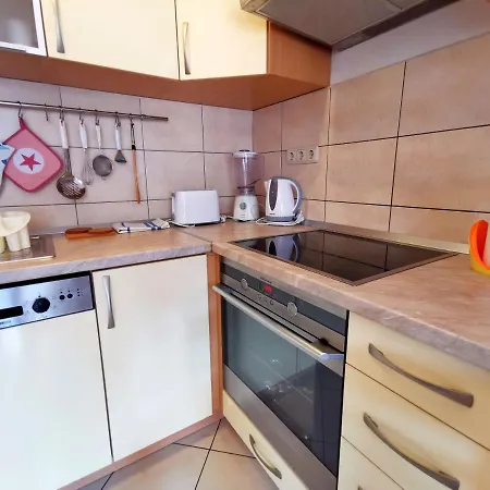 Tonka アパート ムリニ