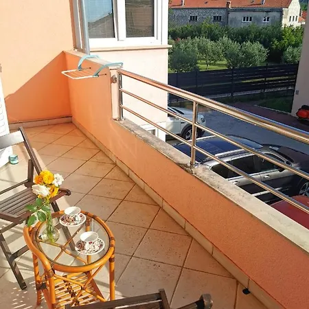 Tonka Apartment